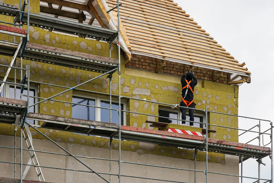 Gros plan sur des systèmes externes d'isolation des parois et de revêtement des façades